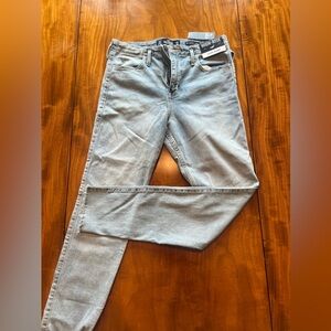 Hollister high-rise super skinny 30W 30L. Never worn before new with tags